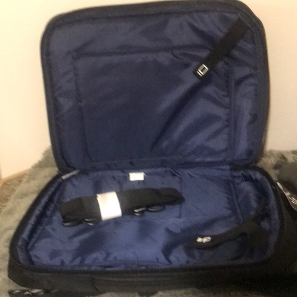 Brand new Kenneth Cole Convertible laptop bag - Picture 4 of 5